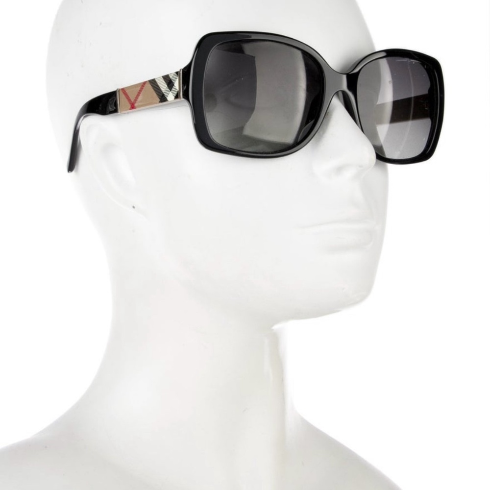 Burberry House Check Pattern Oversize Sunglasses. Make an offer